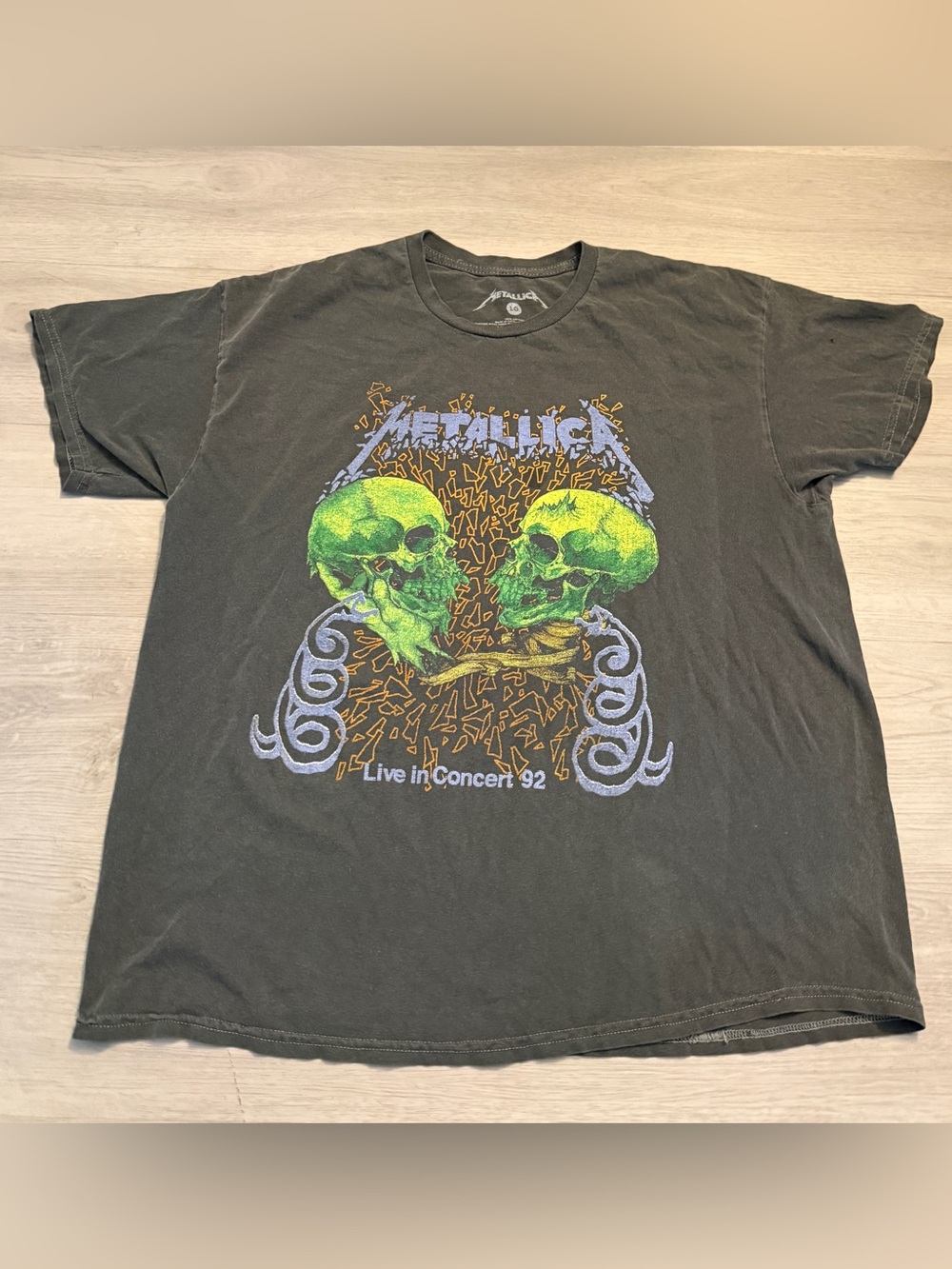 METALLICA Tour 92 Mens Gray T-shirt Sz Lg. Small Hole In Sleeve Metal Hard Rock
